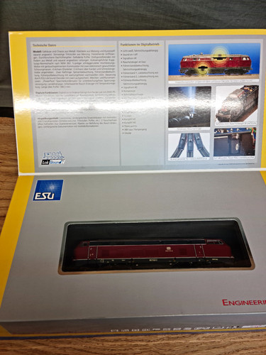 Esu diesellok 215 117 - esu, br