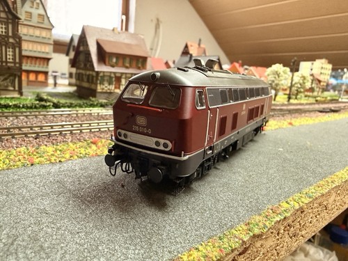Esu 31020 diesellok 215 - 31020,